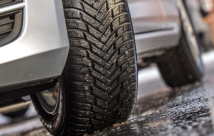 Części karoserii do aut francuskich – relingi dachowe, spoilery i więcej!