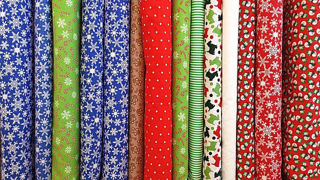 Jaki materiał sukienek idealnie sprawdzi się latem?